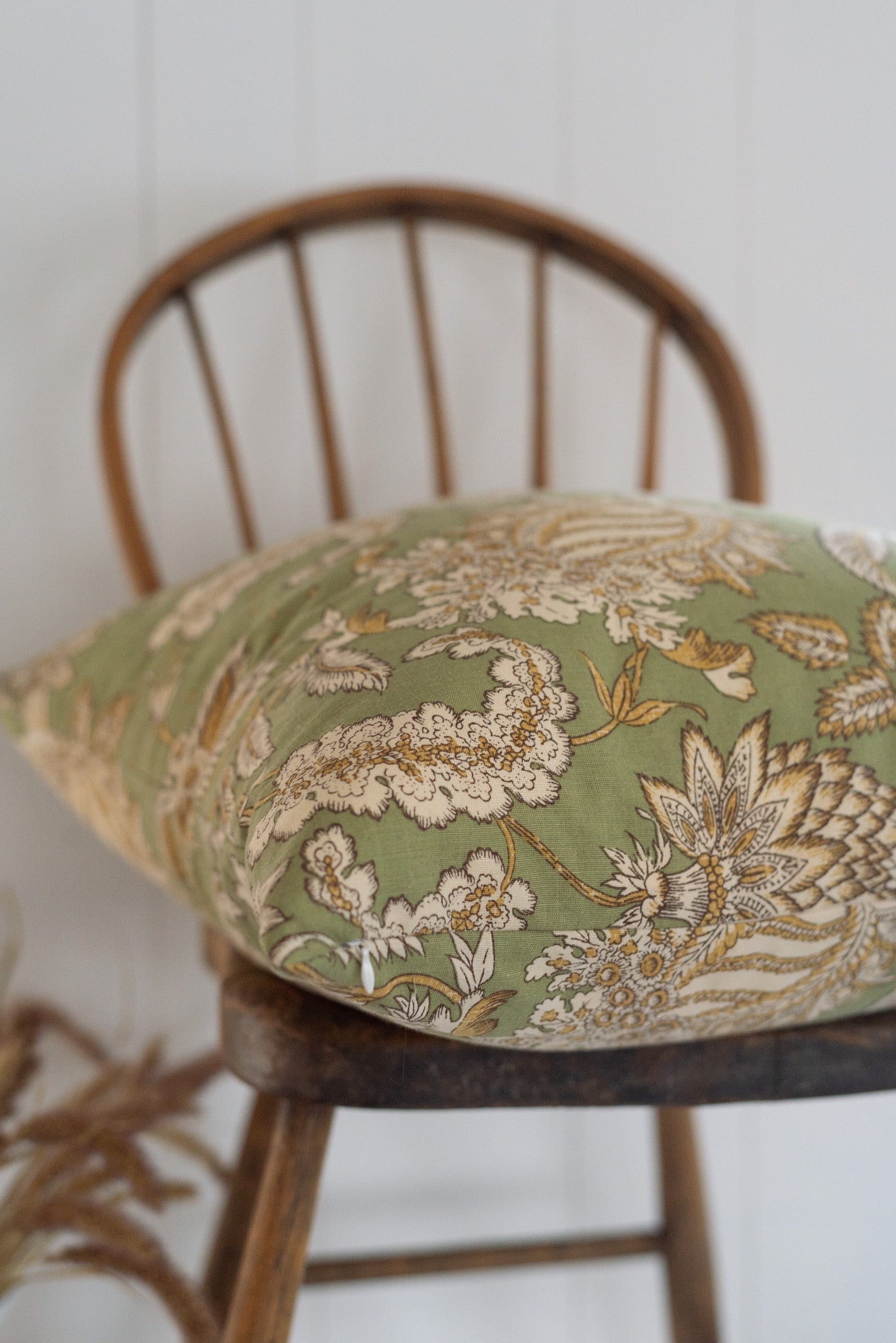 Green paisley pillow cover. Old victorian home pillow cover. Victorian pillow cover. Old english pattern. Old victorian pattern. Artisan made pillows. 